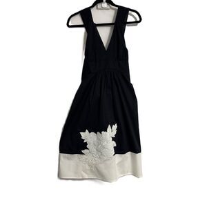 R&K Originals Black & White Floral Sleeveless Tie Neck Dress NWT Size 10
